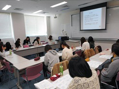 卒業論文発表会の様子